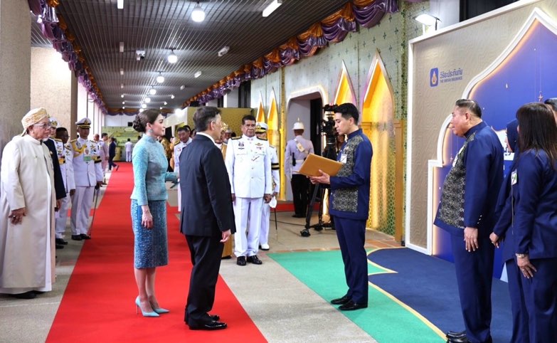 วิริยะประกันภัย ร่วมเฝ้า ฯ รับเสด็จในหลวงและพระราชินี ทอดพระเนตรโครงการวิริยะตะกาฟุล ณ งานเมาลิดกลางแห่งประเทศไทย
