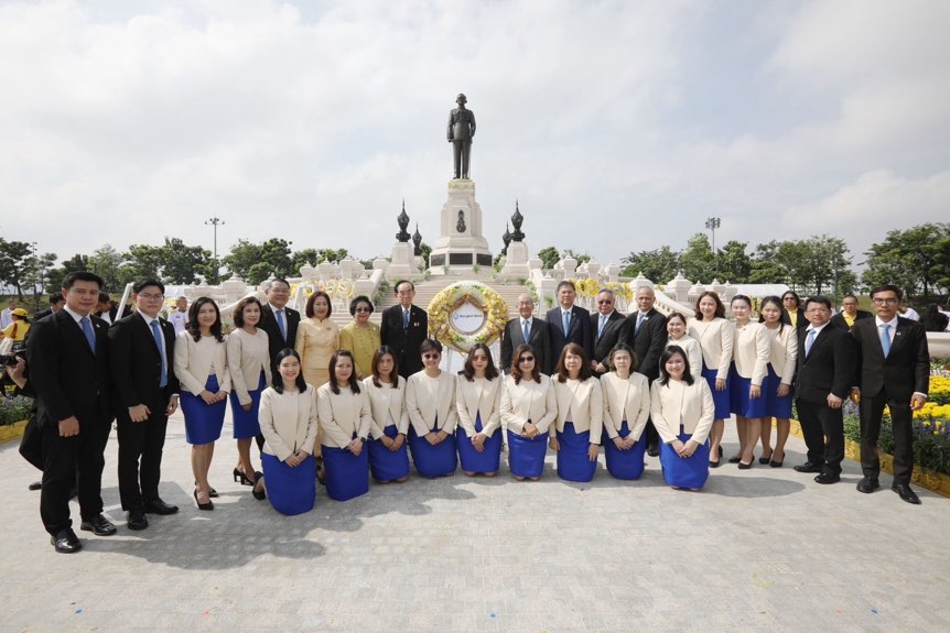 ธนาคารกรุงเทพ จำกัด (มหาชน)ร่วมพิธีวางพวงมาลาถวายบังคมพระบรมราชานุสาวรีย์ พระบาทสมเด็จพระบรมชนกาธิเบศรมหาภูมิพลอดุลยเดชมหาราช บรมนาถบพิตร ใน “วันนวมินทรมหาราช”พุทธศักราช 2568