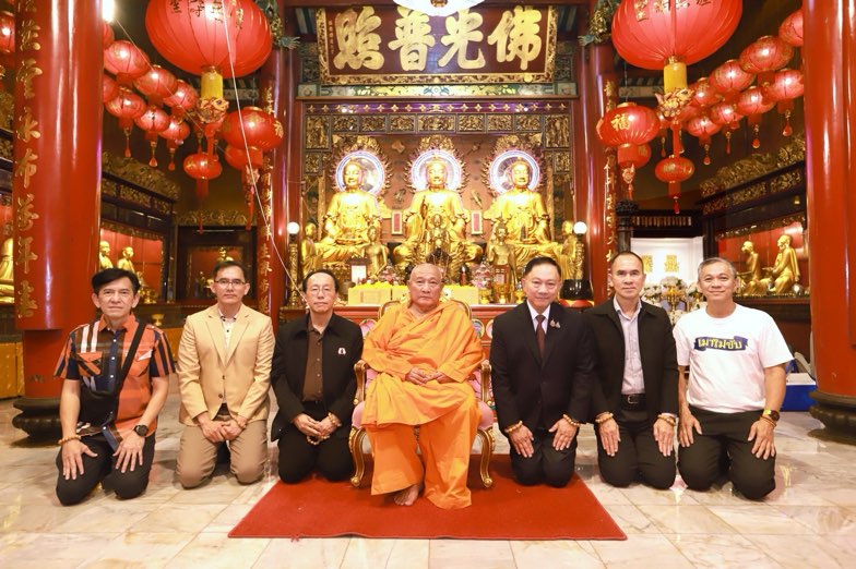 วิริยะประกันภัย ร่วมพิธีปลุกเสก “เหรียญเทพเจ้าไท้ส่วยเอี๊ย”ส่งต่อความห่วงใย เตือนสติตรุษจีนเมาไม่ขับ