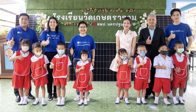 กรุงไทย–แอกซ่า ประกันชีวิต มอบแผงโซล่าเซลล์ ภายใต้กิจกรรม “Live Green Save Green” ให้แก่โรงเรียนเกษตราราม จ.นครปฐม