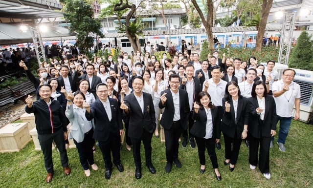 EXIM BANK จัดงานกรรมการผู้จัดการพบพนักงาน โอกาสฉลองครบรอบ 29 ปี ขอบคุณคนตัวเล็กและพนักงานที่ร่วมกันขับเคลื่อนการพัฒนาประเทศไทยอย่างยั่งยืน