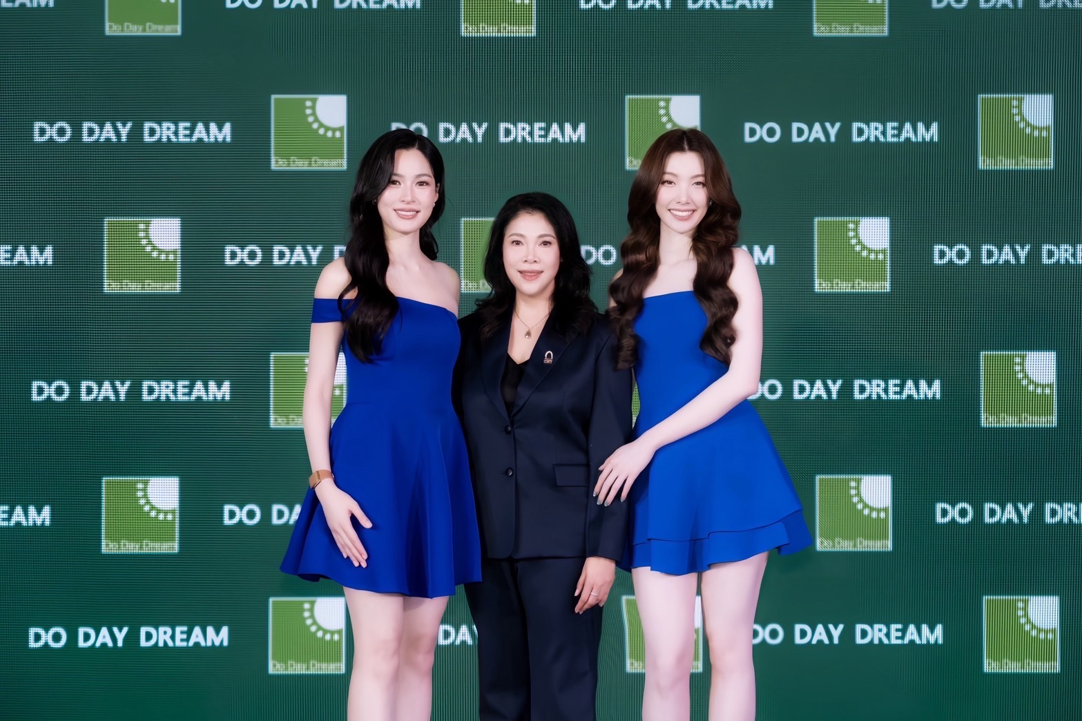 ดู เดย์ ดรีม เดินหน้า “Celebrity-led Brand Strategy” ต่อสัญญา “หลิง–ออม” ปีที่ 2ต่อยอดกลยุทธ์ Fandom Economy สู่ Brand Trust เพื่อการเติบโตอย่างยั่งยืน