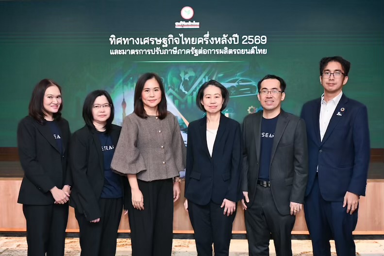 ศูนย์วิจัยกสิกรไทยประมาณการ GDP ไทยปี 2569 ที่ 2.0% แม้สถานการณ์อิหร่านปะทุแต่ยังอยู่ในแนวโน้มที่คาดการณ์ไว้ มองเศรษฐกิจครึ่งปีหลังชะลอลง ขณะที่ประเด็นเชิงโครงสร้างยังเป็นโจทย์สำคัญ และมาตรการปรับภาษีสรรพสามิตคาดหนุนการผลิตรถยนต์ในปีหน้า