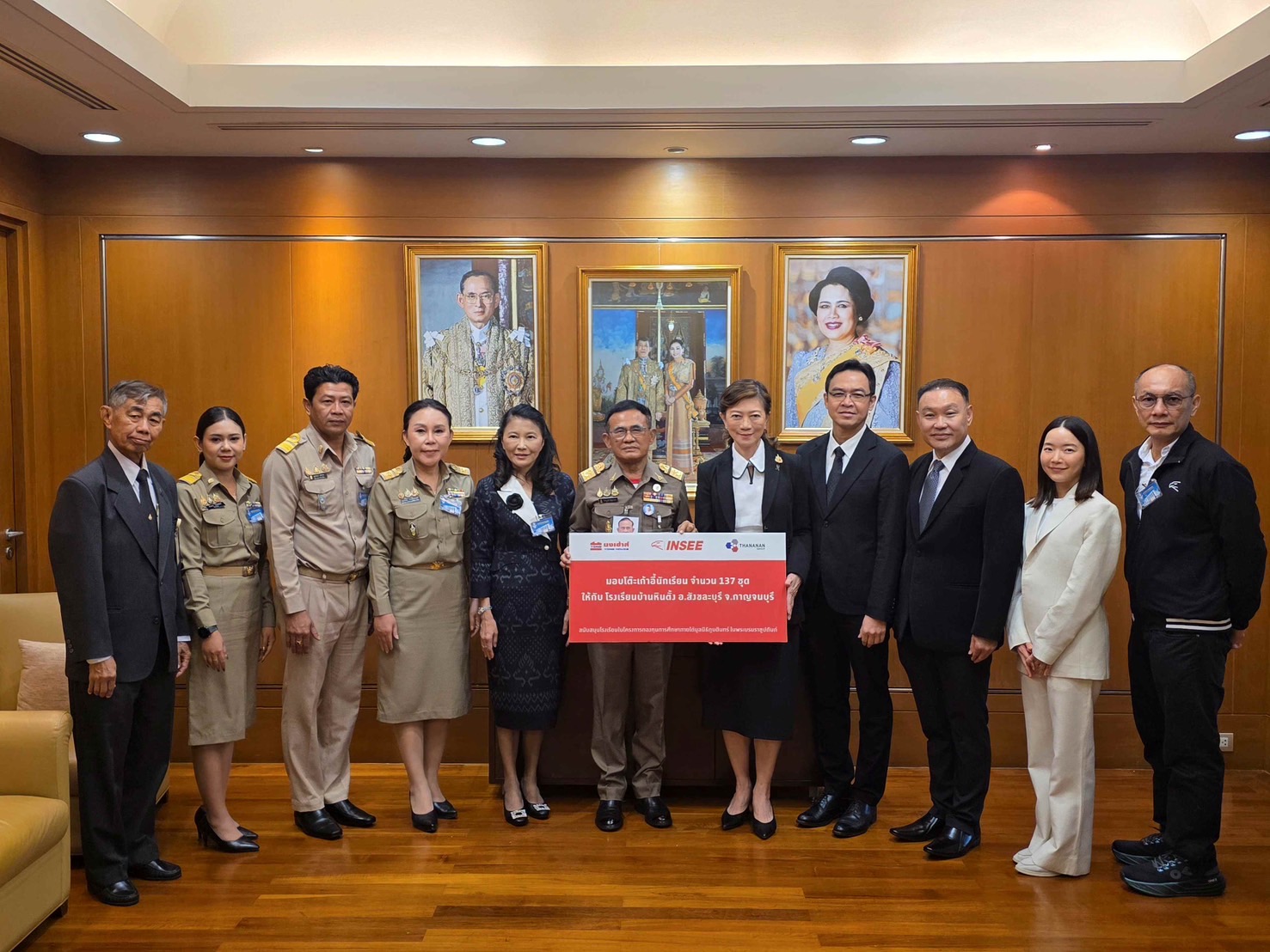 ปูนซีเมนต์นครหลวง ร่วมกับตัวแทนจำหน่าย สนับสนุนการศึกษาเยาวชนไทยมอบโต๊ะ-เก้าอี้นักเรียน 137 ชุด ให้โรงเรียนบ้านหินตั้ง