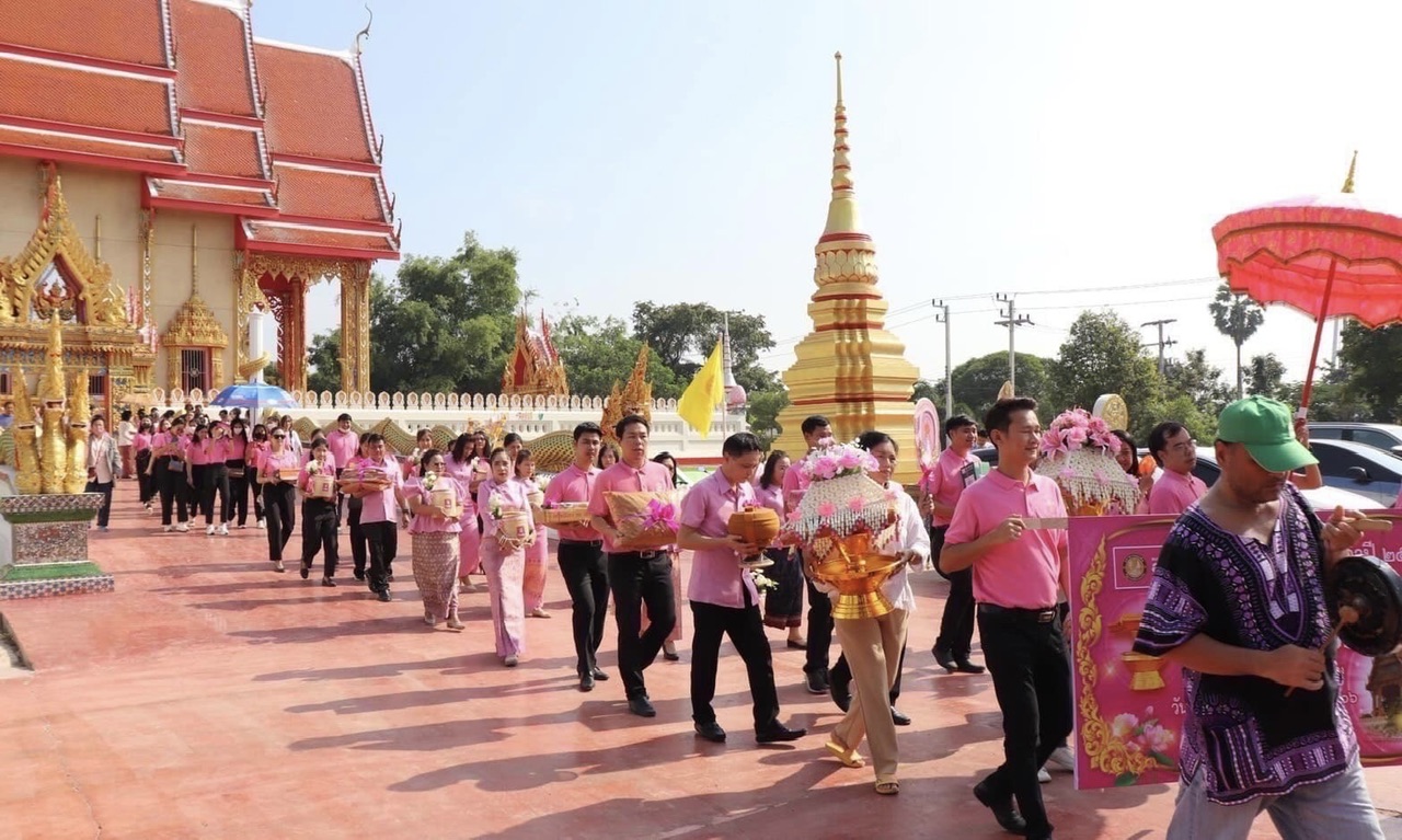 ออมสิน ทำบุญทอดกฐินวัดพายทอง และวัดสุวรรณราชหงษ์ จ.อ่างทอง