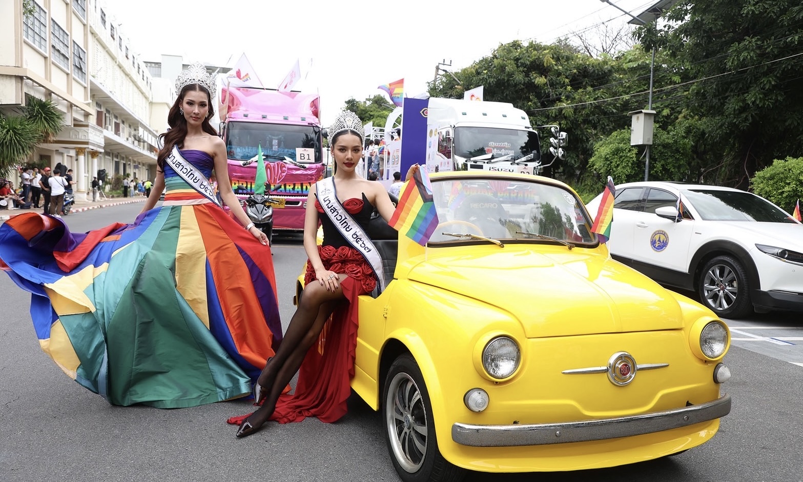 รถโบราณร่วมขบวน Love Pride Parade 2025สมาคมรถโบราณฯ ส่งรถโบราณนับสิบคัน สร้างสีสันในงาน “LOVE PRIDE ♡ PARADE, BANGKOK 2025”