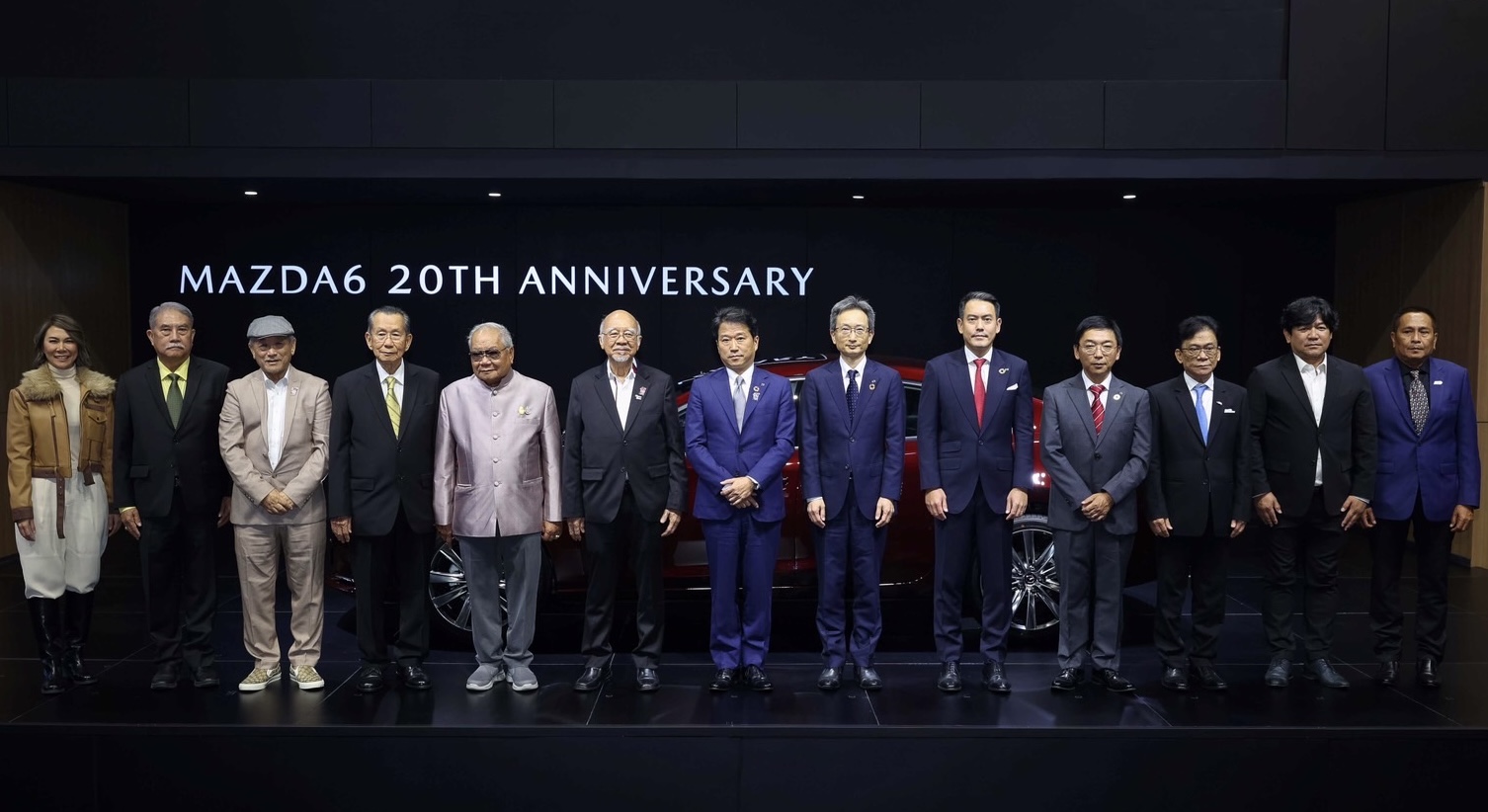 บูธมาสด้าสุดคึกคักประชาชนหลั่งไหลชม Mazda6 รุ่นพิเศษพร้อมสัมผัสรถยนต์มาสด้าครบทุกรุ่นรับโปรโมชั่นสุดคุ้มส่งท้ายปี