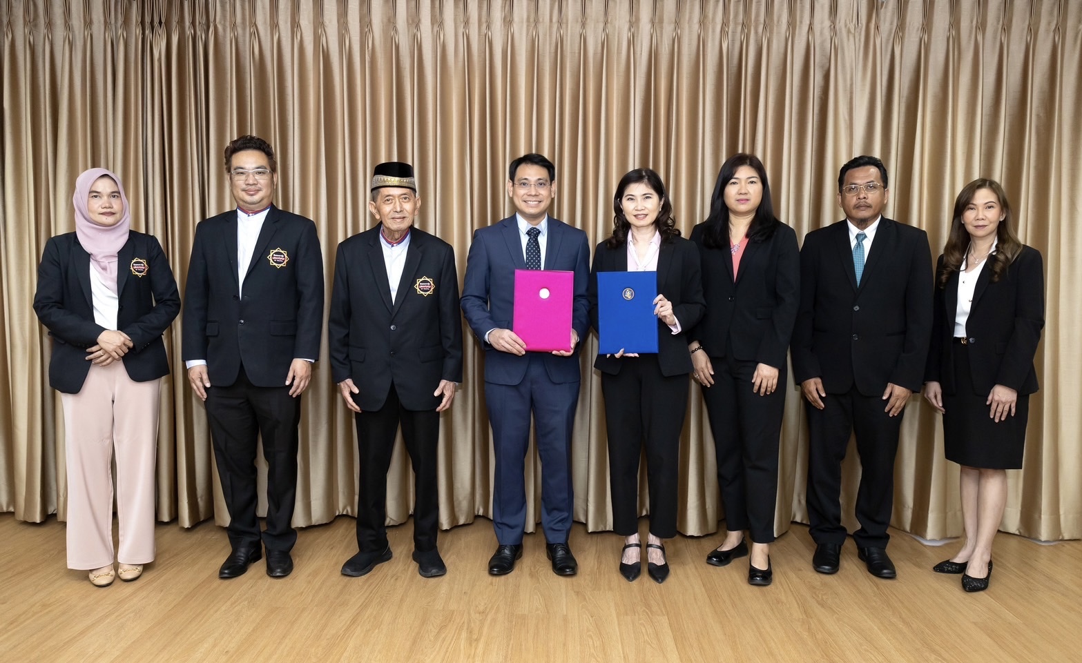 ทิพยประกันภัย จับมือธนาคารออมสินขยายช่องทางการให้บริการสำหรับกลุ่มลูกค้ามุสลิมด้วยโครงการทิพยตะกาฟุล ประกันภัยระบบอิสลาม ผ่านช่องทางธนาคารออมสินทั่วประเทศ