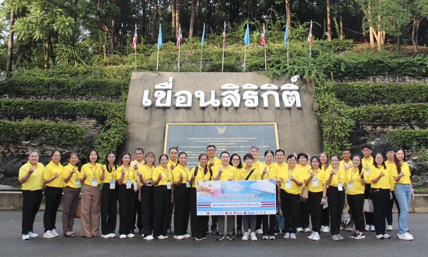 ทิพยประกันภัย สืบสานงานพระพันปีหลวง ต่อยอด Soft Power ไทย  “นุ่งซิ่น กินทุเรียน”
