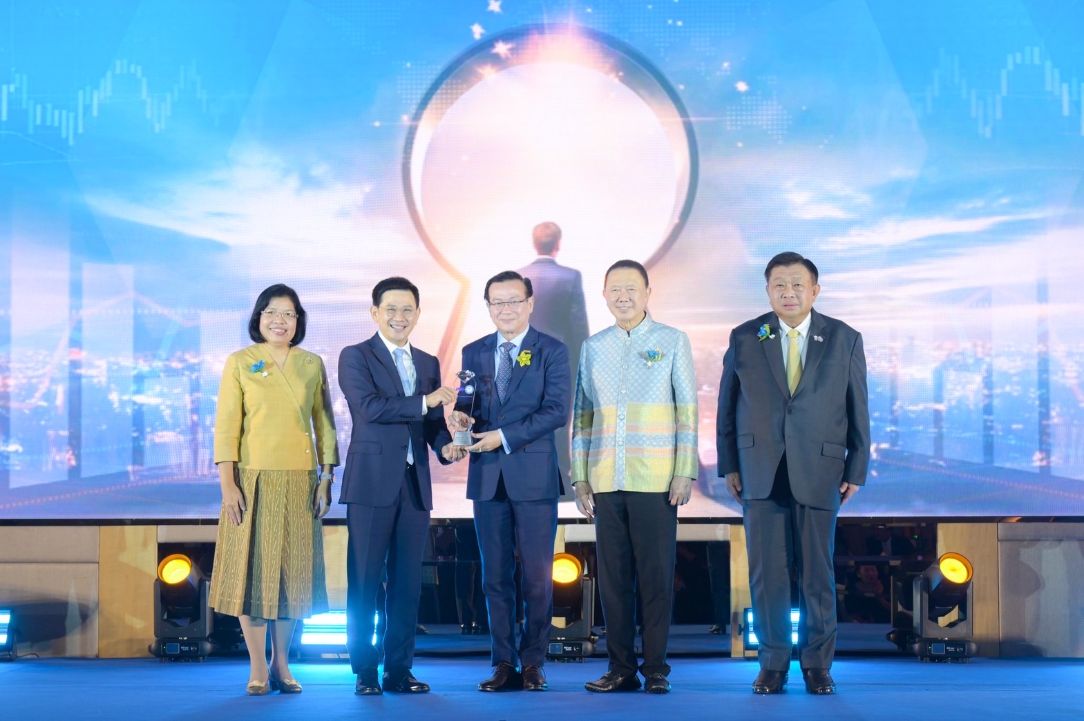 สมาคมประกันวินาศภัยไทย คว้า 2 รางวัลเกียรติยศ “สมาคมการค้ายอดเยี่ยม” และ “นายกสมาคมการค้าดีเด่น” ประจำปี 2568