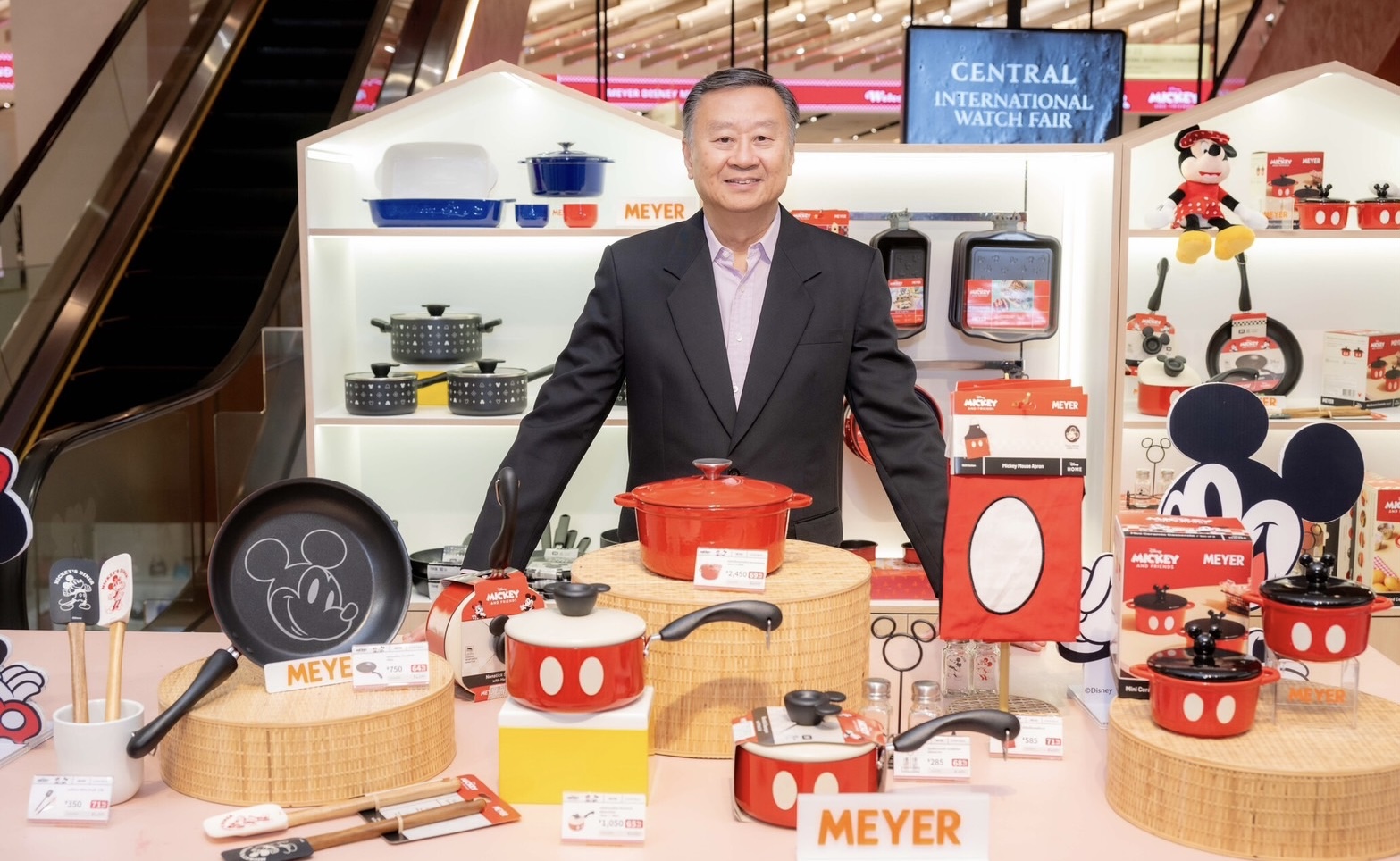 เครื่องครัว MEYER จับมือ ห้างเซ็นทรัล ดึงคาแรคเตอร์การ์ตูนดัง ของโลกรังสรรค์ผ่านเครื่องครัวลิมิเต็ดเอดิชัน MEYER Disney Mickey and Friends Collection ที่แฟนดิสนีย์ทั่วโลกต้องหลงรัก พร้อมเปิดตัวครั้งแรกในประเทศไทย 