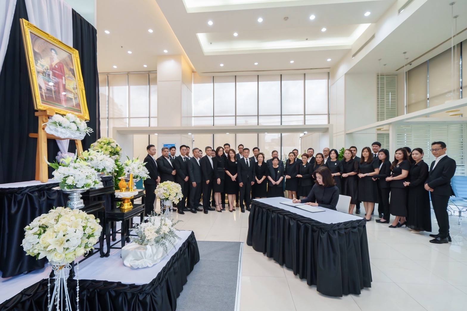 OCEAN LIFE ไทยสมุทร จัดพิธีน้อมถวายความอาลัยแด่สมเด็จพระนางเจ้าสิริกิติ์ พระบรมราชินีนาถ พระบรมราชชนนีพันปีหลวง