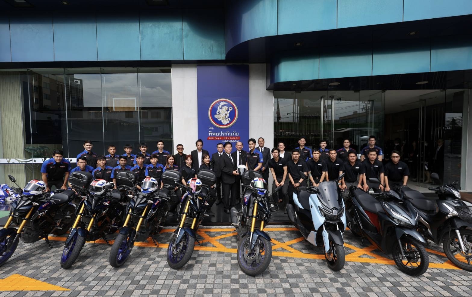 พลังจิตอาสาทำความดี พนักงานเจ้าหน้าที่สำรวจภัย (Surveyor) รวมพลังรับ–ส่งประชาชน ฟรีเข้าถวายสักการะพระบรมศพ สมเด็จพระนางเจ้าสิริกิติ์ พระบรมราชินีนาถ พระบรมราชชนนีพันปีหลวง