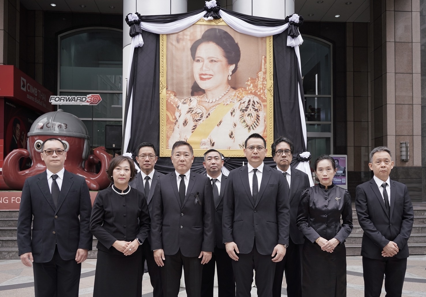 ธนาคาร ซีไอเอ็มบี ไทย จัดพิธีถวายความอาลัยแด่สมเด็จพระนางเจ้าสิริกิติ์ พระบรมราชินีนาถ พระบรมราชชนนีพันปีหลวง
