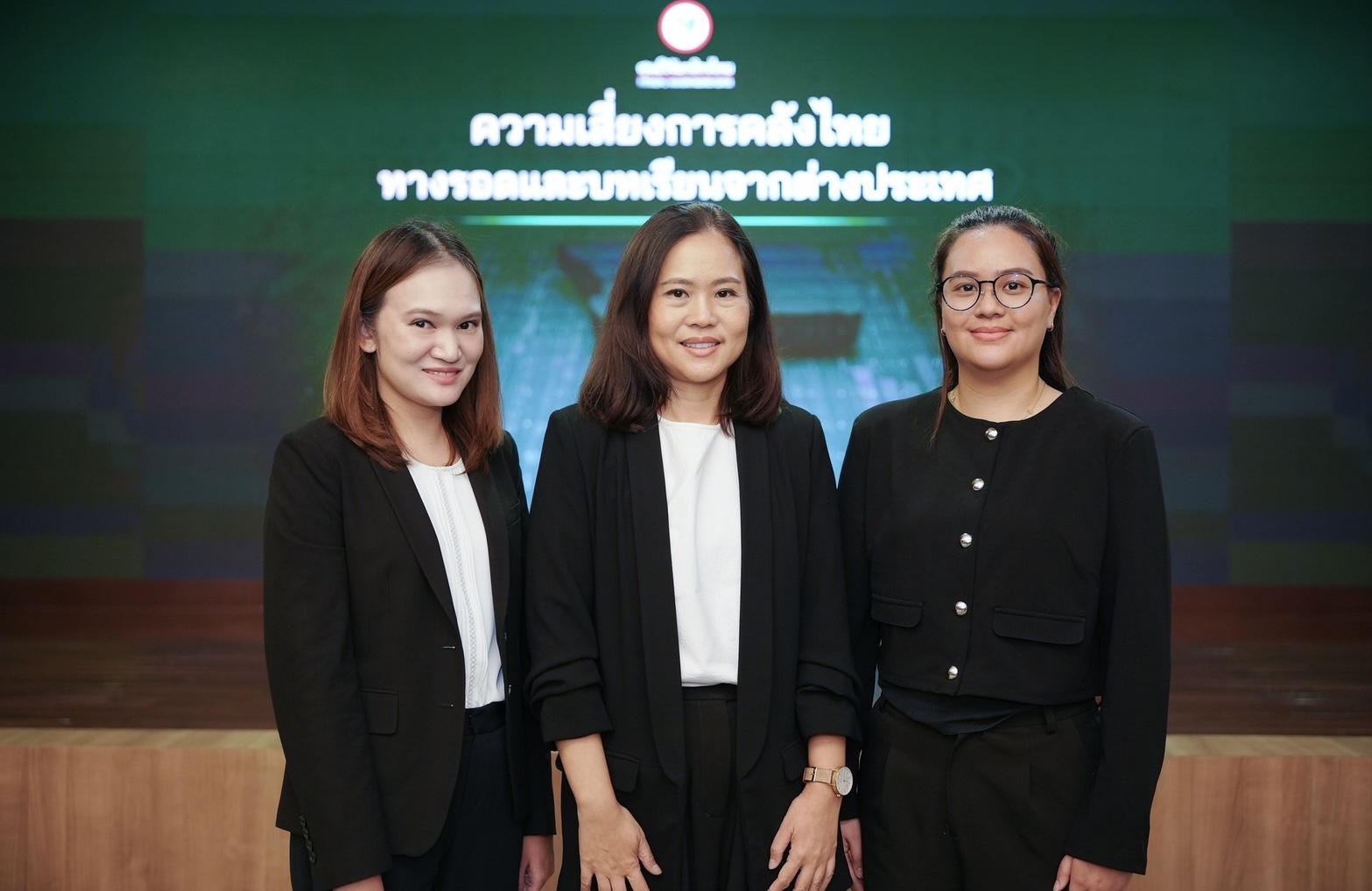 ศูนย์วิจัยกสิกรไทยชี้การคลังเป็นความเสี่ยงต่อการทบทวนปรับอันดับความน่าเชื่อถือ ต้องมีแผนลดขาดดุลการคลังอย่างเป็นรูปธรรม พร้อมปฏิรูปโครงสร้างเศรษฐกิจ