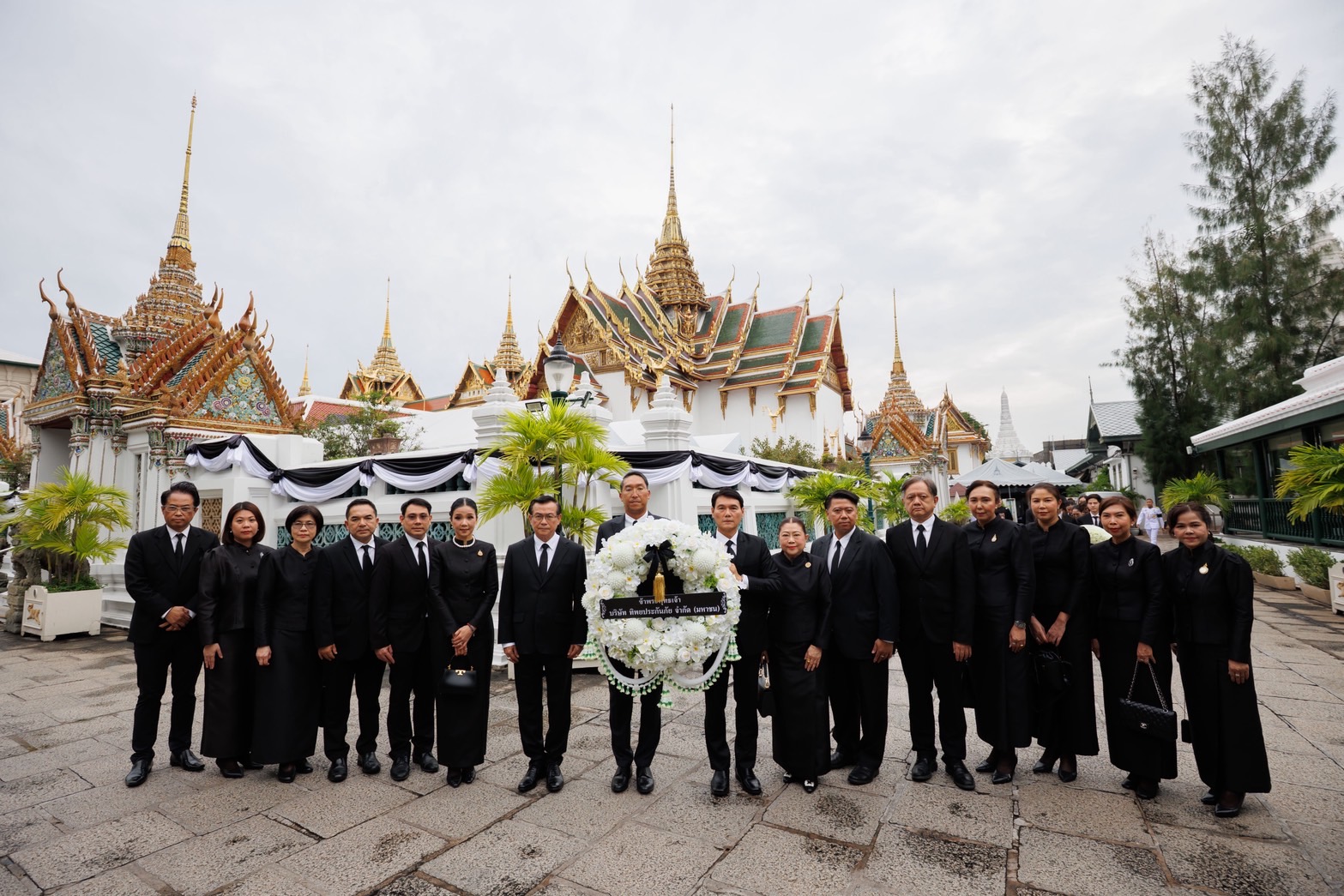 ทิพยประกันภัย น้อมถวายพวงมาลา แสดงความจงรักภักดี และรำลึกในพระมหากรุณาธิคุณสมเด็จพระนางเจ้าสิริกิติ์ พระบรมราชินีนาถ พระบรมราชชนนีพันปีหลวง