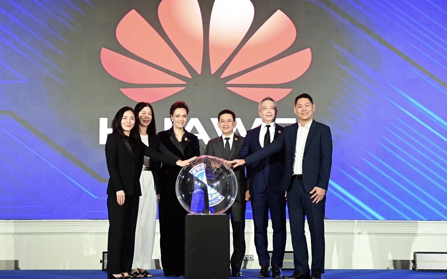 หัวเว่ย ประเทศไทย ผนึกกระทรวงพาณิชย์ เดินหน้าพัฒนา “MOC Plus”    ใช้ AI-Cloud ยกระดับบริการภาครัฐไทยสู่อนาคต