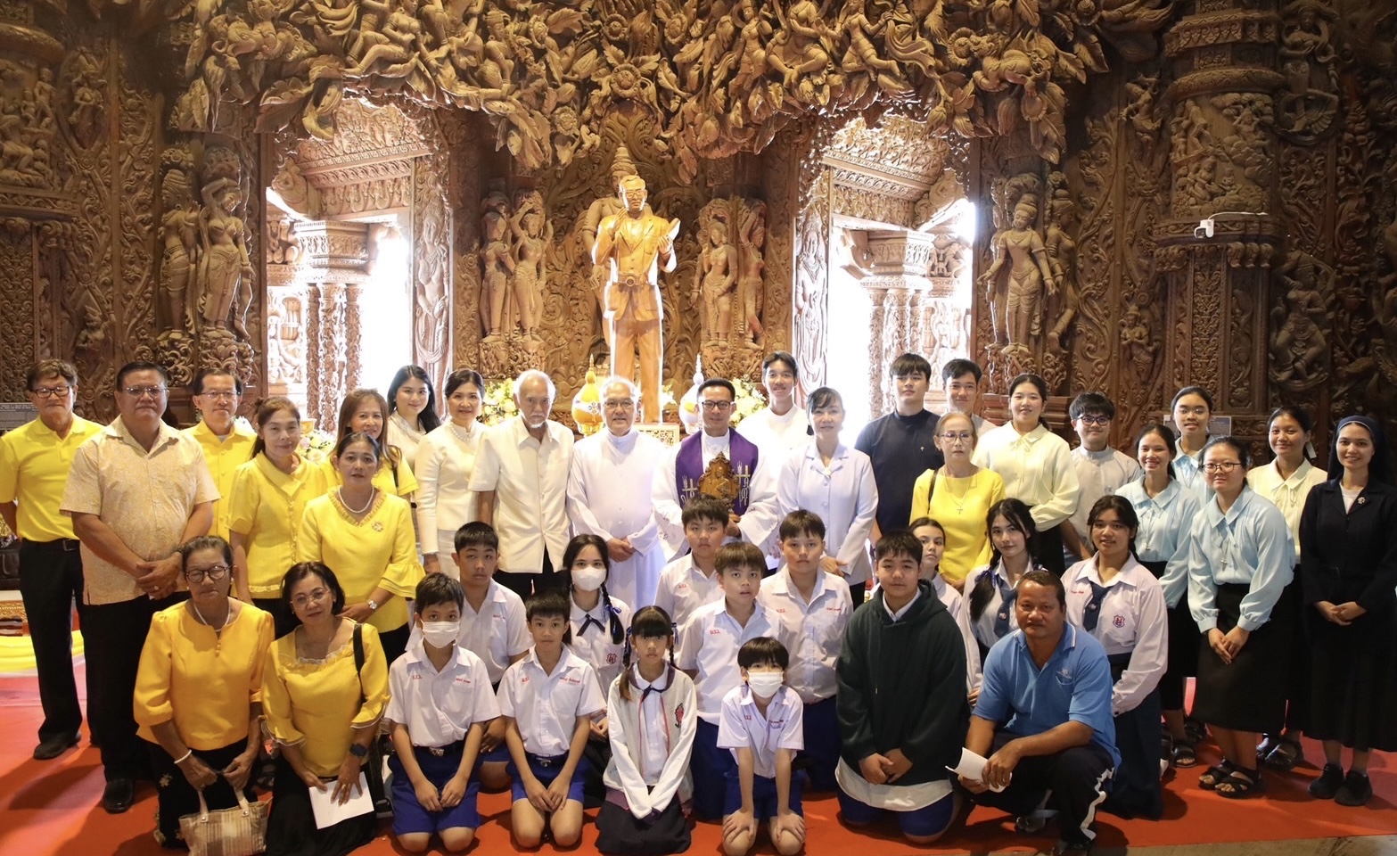 วิริยะประกันภัย ร่วมพิธีมหามงคล 5 ศาสนา ปราสาทสัจธรรม พัทยา นำพสกนิกรทั่วหล้า ทำบุญถวายพระราชกุศลแด่ในหลวงร.9