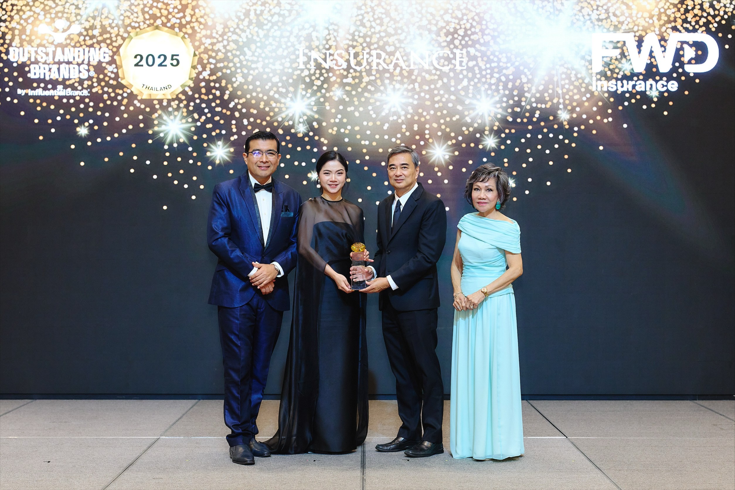 FWD ประกันชีวิต รับรางวัล Outstanding Brands Awards 5 ปีซ้อนตอกย้ำพลังแบรนด์ที่ไม่หยุดนิ่งพร้อมเติบโตอย่างต่อเนื่อง
