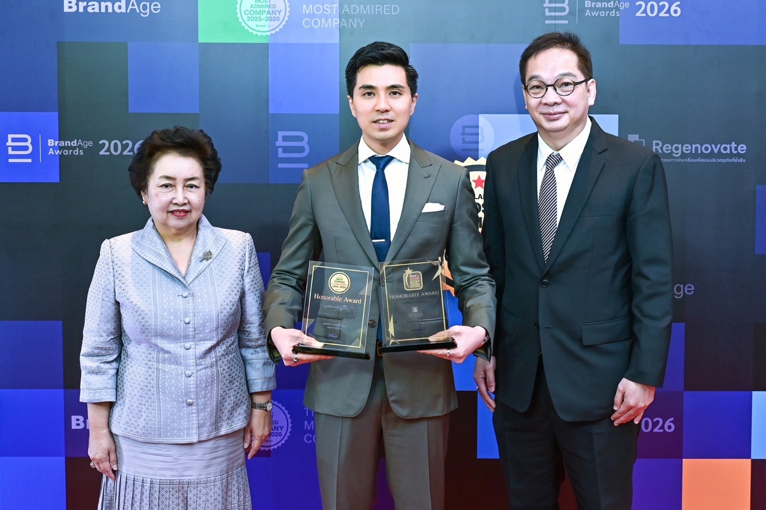 วิริยะประกันภัย คว้า 2 รางวัล “สุดยอดแบรนด์ – องค์กร” ที่น่าเชื่อถือสูงสุดยืนหนึ่งผู้นำแบรนด์ประกันภัยไทย จากผลสำรวจนิตยสาร BrandAge