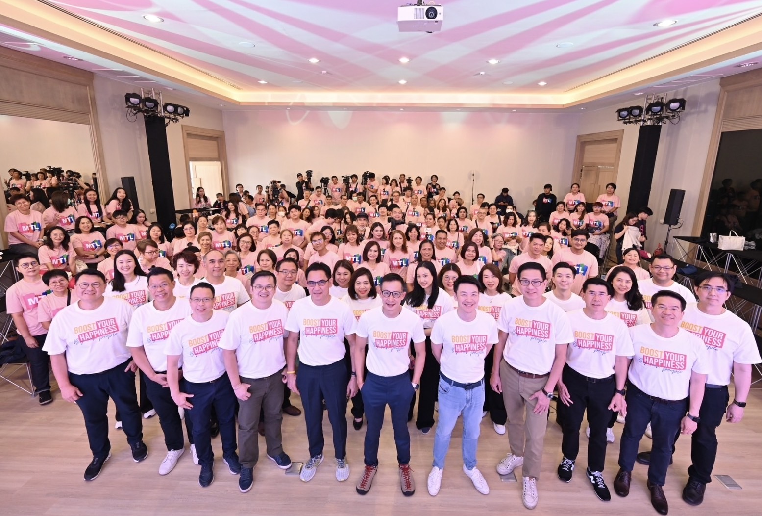 เมืองไทยประกันชีวิต ชูกลยุทธ์ “Boost Your Happiness by Our People”เดินหน้าบูสท์ความสุขของคุณด้วยคนของเมืองไทยประกันชีวิตตอกย้ำผู้นำแบรนด์แห่งการสร้างความสุขและรอยยิ้มอย่างยั่งยืนต่อเนื่อง