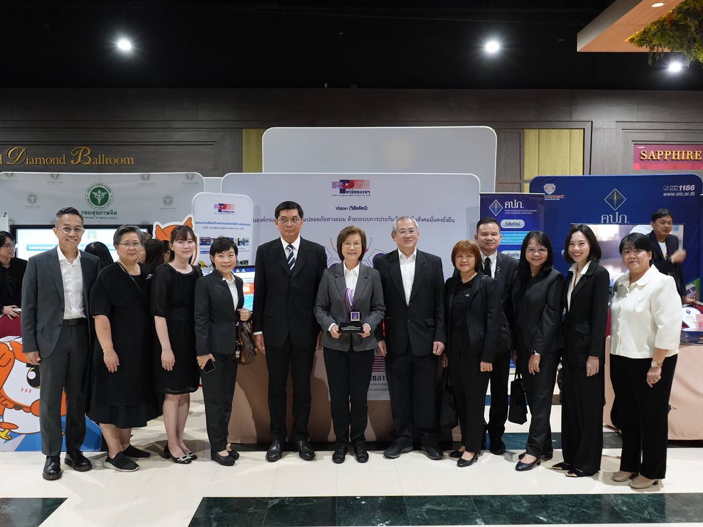 บริษัทกลางฯ ร่วมรับโล่เกียรติคุณในงานระดับชาติ ภายใต้ชื่อ “24 ปี กับการช่วยเหลือเหยื่อผู้บริสุทธิ์ที่รวดเร็ว…ทั่วถึง…และเป็นธรรม..เพราะความยุติธรรมที่ล่าช้า: คือความไม่ยุติธรรม