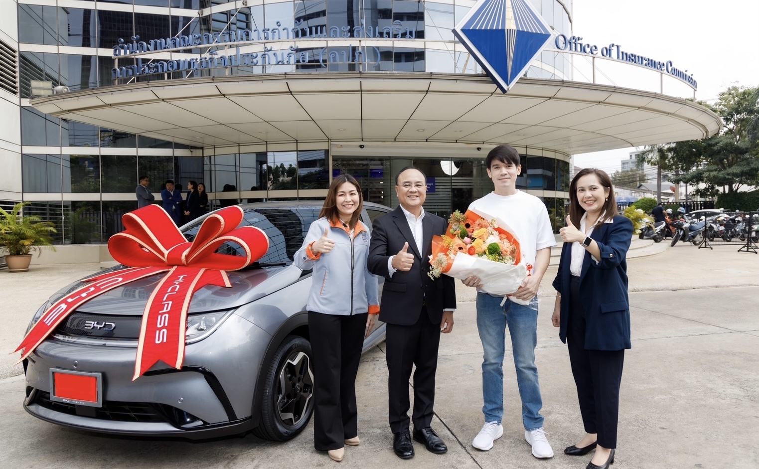 ธนชาตประกันภัย ร่วมยินดีกับลูกค้าได้รับโชคใหญ่จาก Insure Mall Thailand 2024