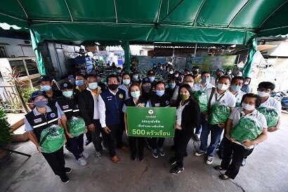 กสิกรไทยมอบถุงยังชีพในโครงการปิ่นโตเขียว